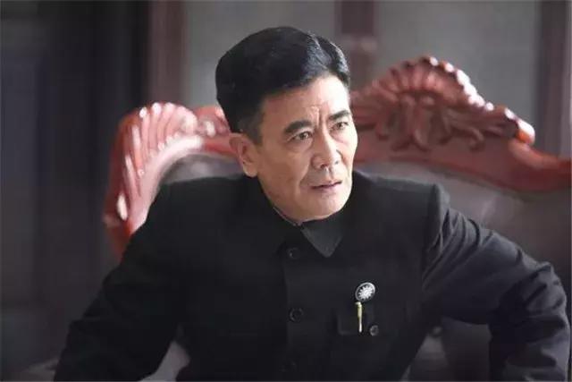 潜伏演员探索自然之旅，寻找内心平和之地