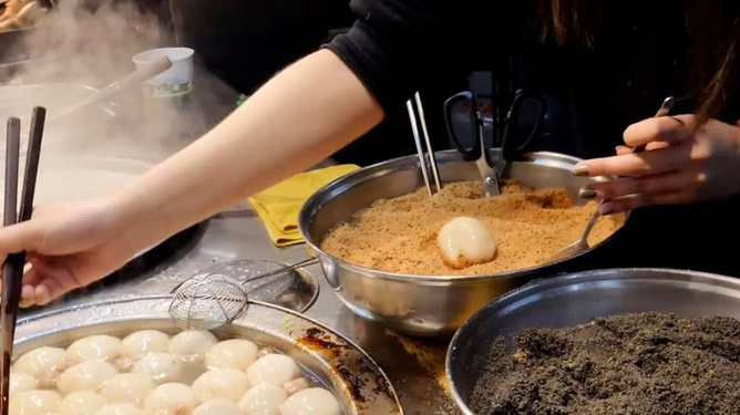 科技美食盛宴，最新小吃重塑味蕾盛宴，引领美食新潮流