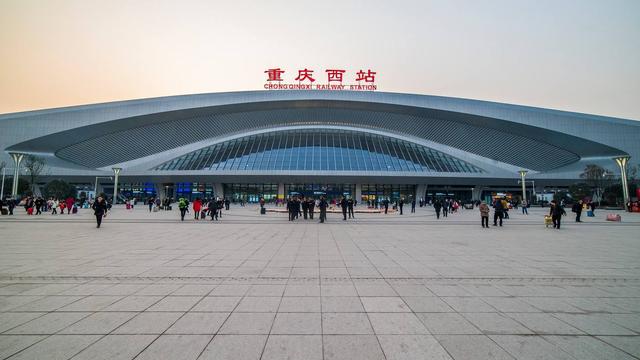 科技重塑出行体验，高铁重庆西站最新动态报道