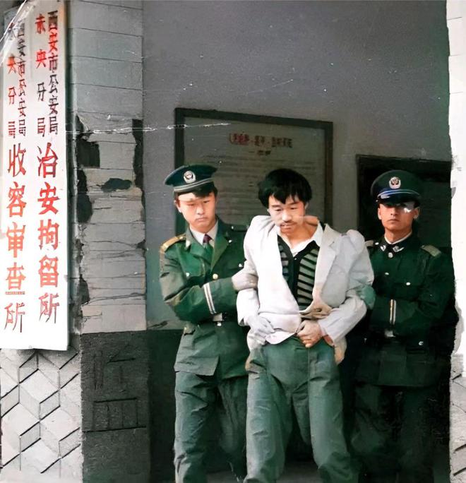 西安杀人犯最新消息揭秘，探寻小巷深处的神秘小店内幕