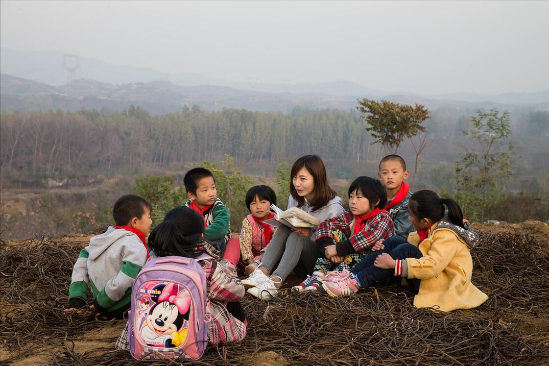 教师工资上调最新政策，自然美景之旅中的教育之光