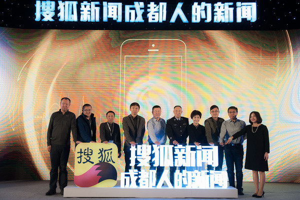 成都新闻网科技新品亮相，未来生活新纪元震撼体验！