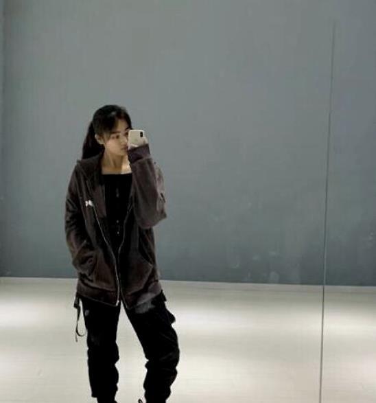 明星女儿悲剧背后的励志启示