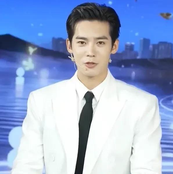 演员于适的成长之路，学习表演艺术及成为优秀演员的指南